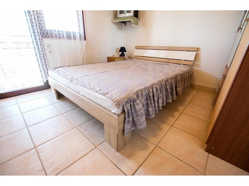Apartments Velebit Starigrad Paklenica Exterior photo